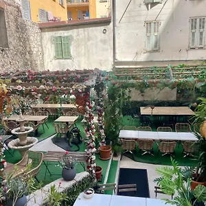 https://malyandco.fr-provencehotel.com